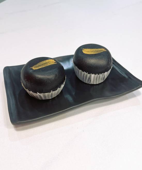 Molten Lava Bun (2Pc) / 黑金流沙包 (2Pc)